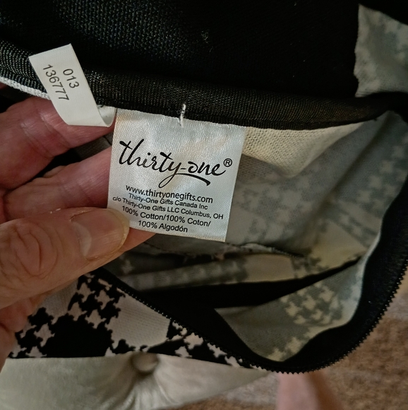 THIRTY ONE Away For The Weekend, Houndstooth Plaid, NWOT, Black And White - Picture 3 of 11